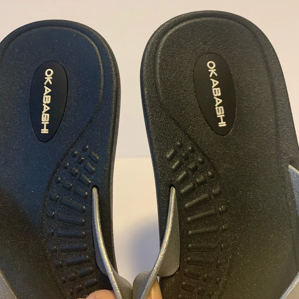Okabashi Women’s Size LG (8.5-9) Black and Silver Rubber Flip Flops Sturdy EUC